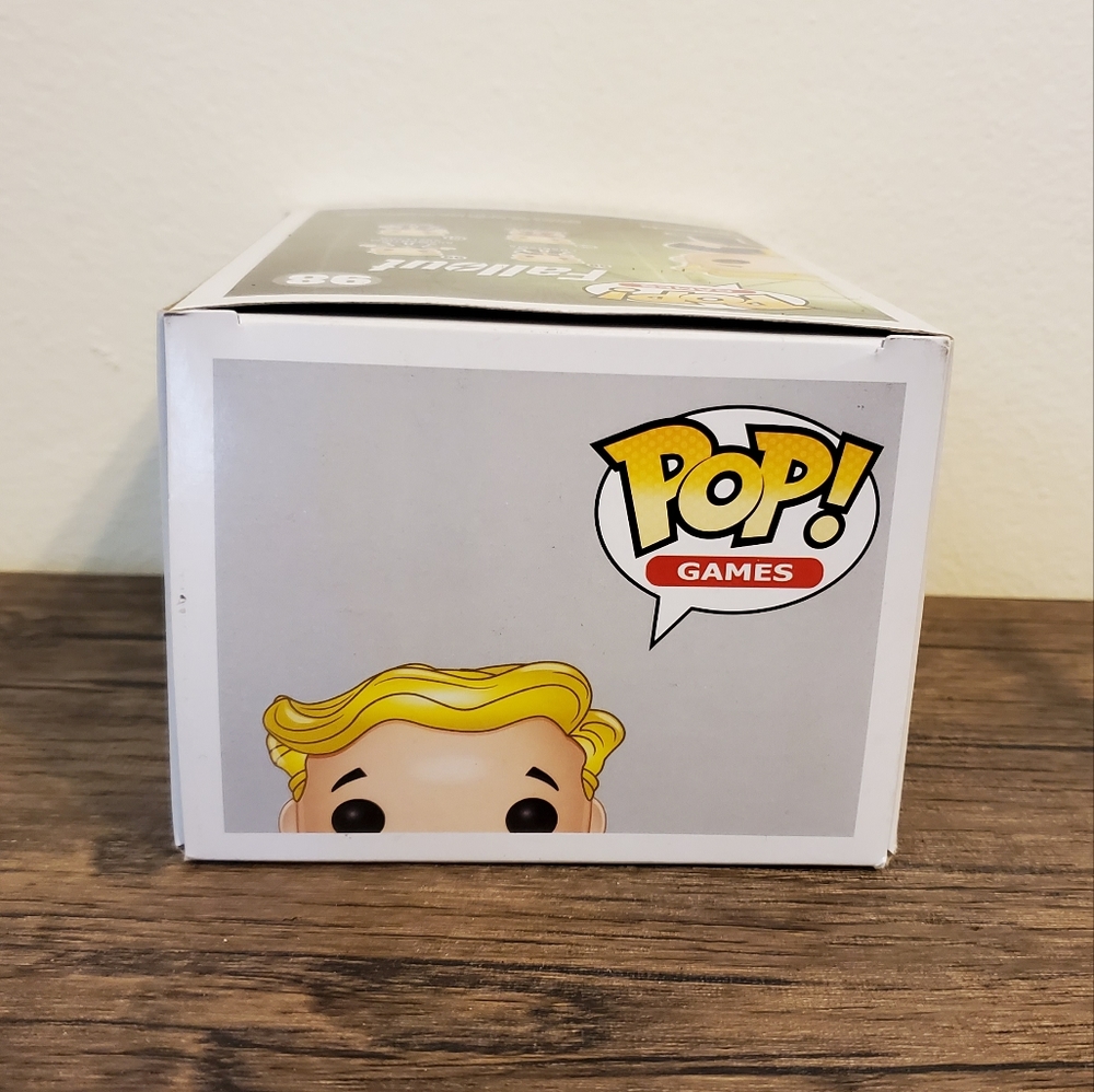 Fallout Funko POP! Games Charisma Exclusive - Picture 5 of 6